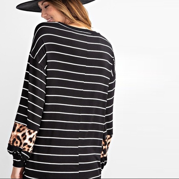 1X/2X/3X Striped Color Block Top with Animal Print - Picture 4 of 5